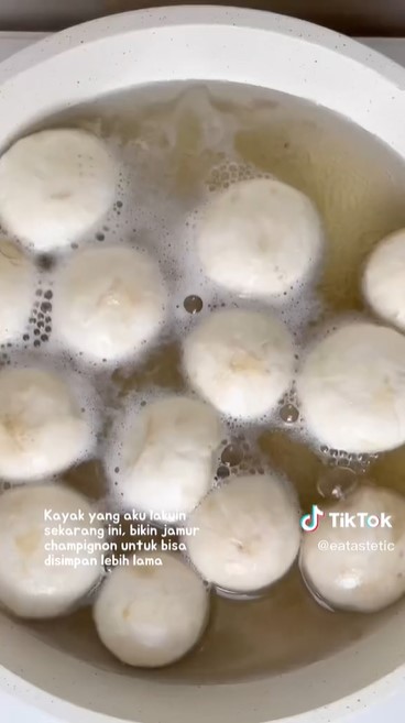 Cara menyimpan jamur kancing agar tidak mudah busuk menghitam hingga 2 minggu