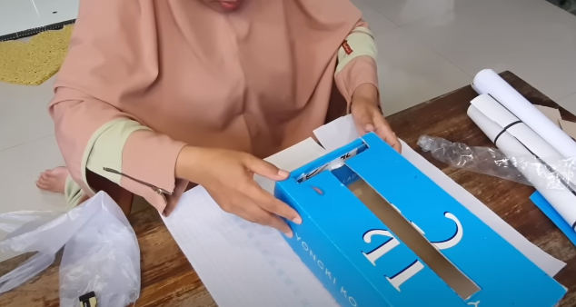 Cuma pakai satu barang bekas, ini trik mudah bikin dispenser untuk menyimpan kresek plastik
