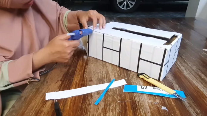 Cuma pakai satu barang bekas, ini trik mudah bikin dispenser untuk menyimpan kresek plastik