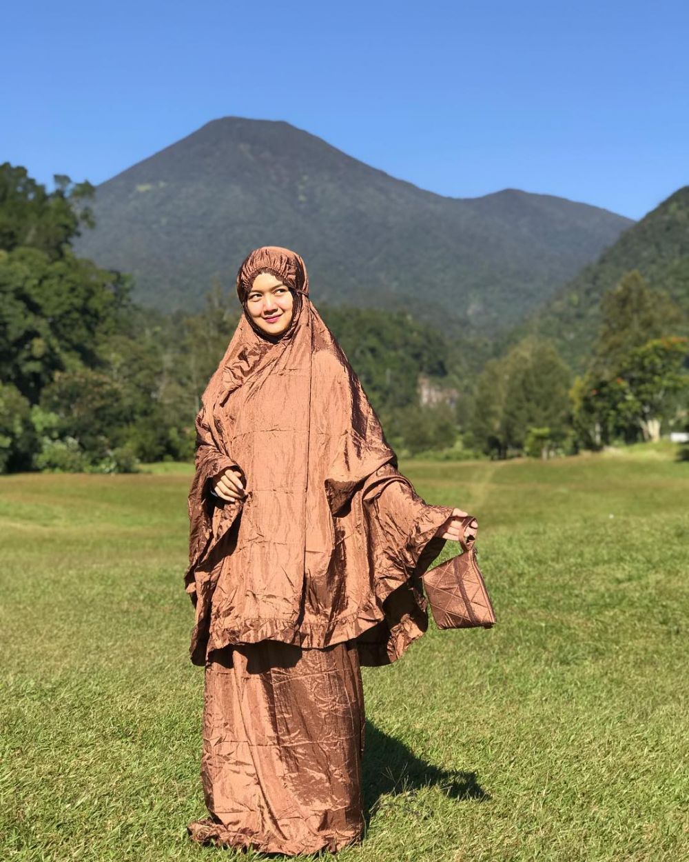 Kalila di Para Pencari Tuhan jualan baju berbagai sumber