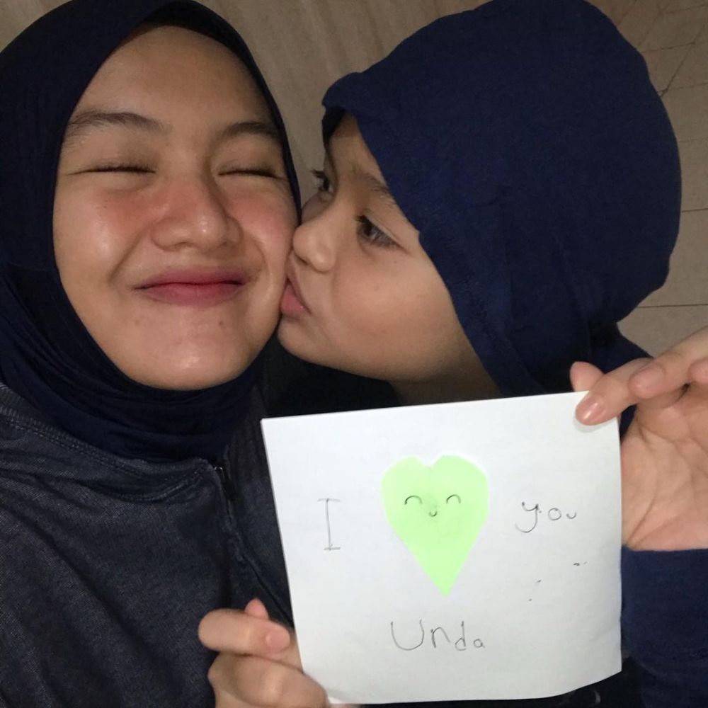 Kalila di Para Pencari Tuhan jualan baju berbagai sumber