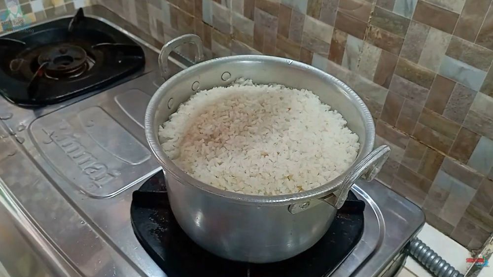 Tanpa dikukus dan diaduk, begini trik cepat menanak nasi hanya dalam 12 menit agar hemat gas