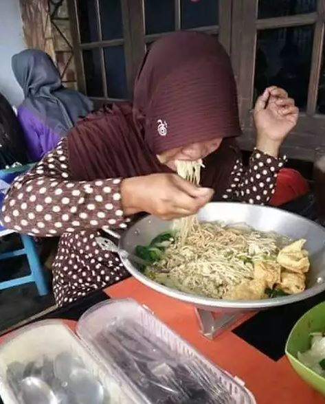 Potret lucu alat makan nggak biasa Berbagai sumber