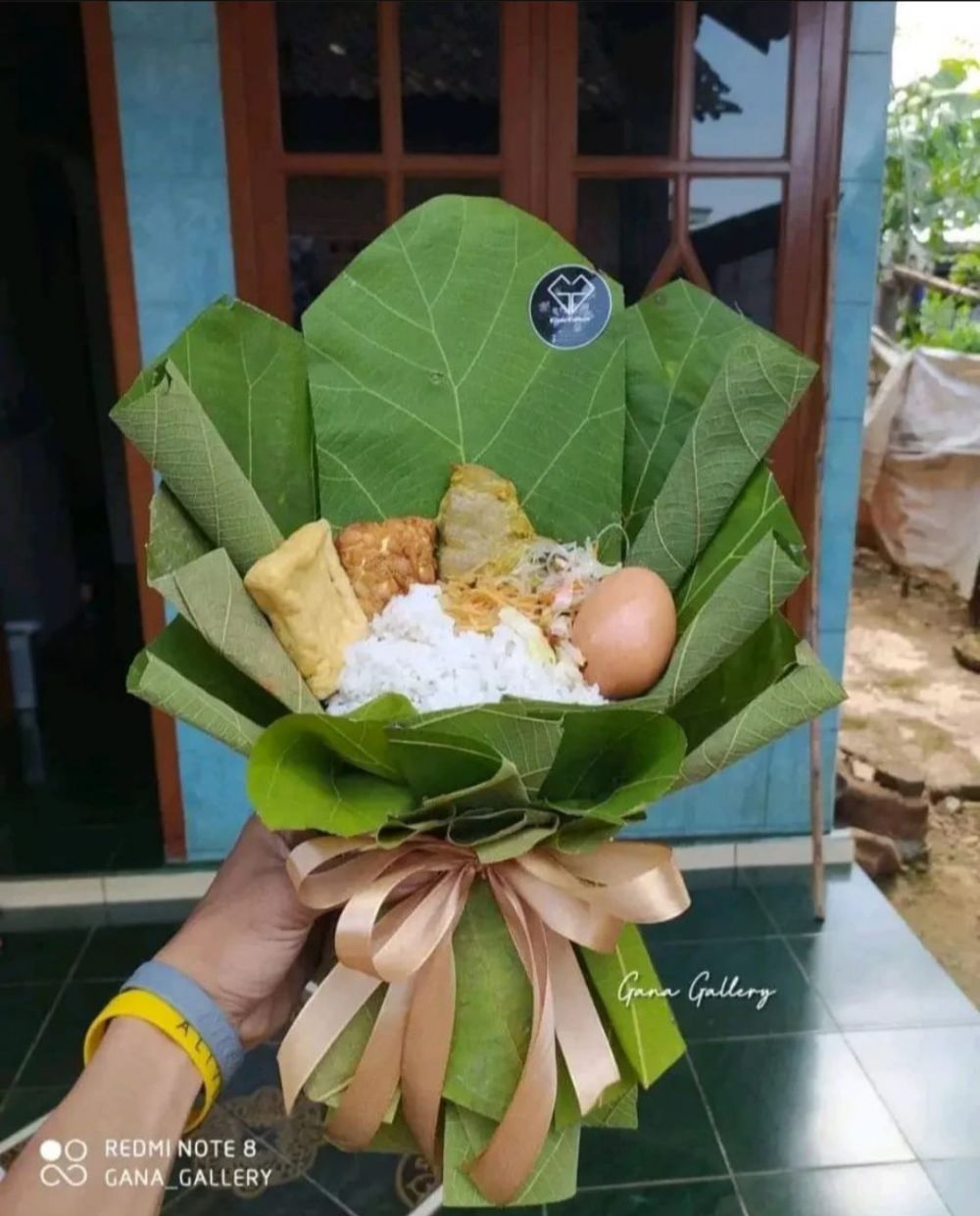 potret lucu kado wisuda ini nyelenehnya nggak ada lawan © berbagai sumber