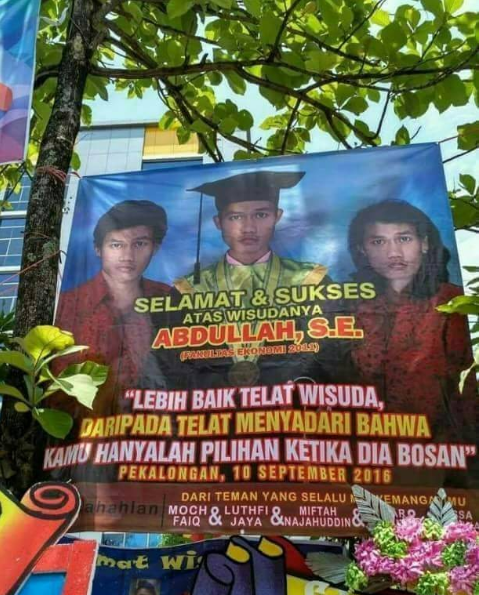 potret lucu kado wisuda ini nyelenehnya nggak ada lawan © berbagai sumber