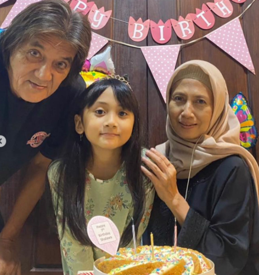 kemesraan George Rudy dengan pasangan asli © 2023 brilio.net kemesraan George Rudy dengan pasangan asli © 2023 brilio.net