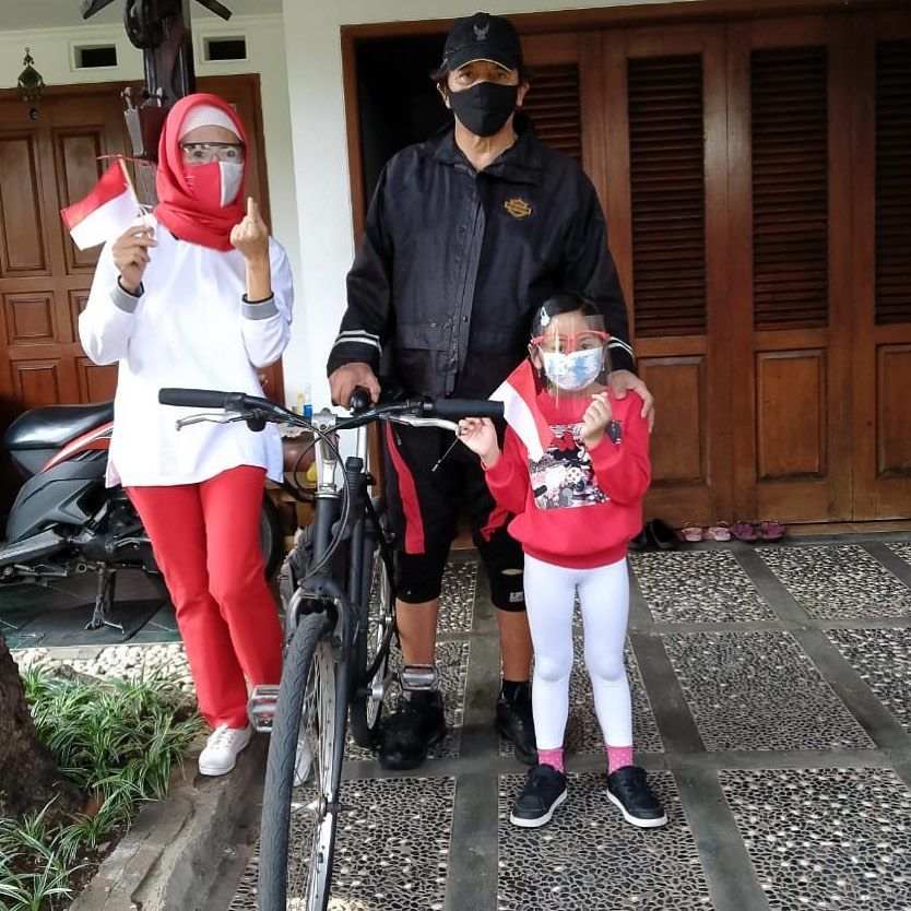 kemesraan George Rudy dengan pasangan asli © 2023 brilio.net kemesraan George Rudy dengan pasangan asli © 2023 brilio.net