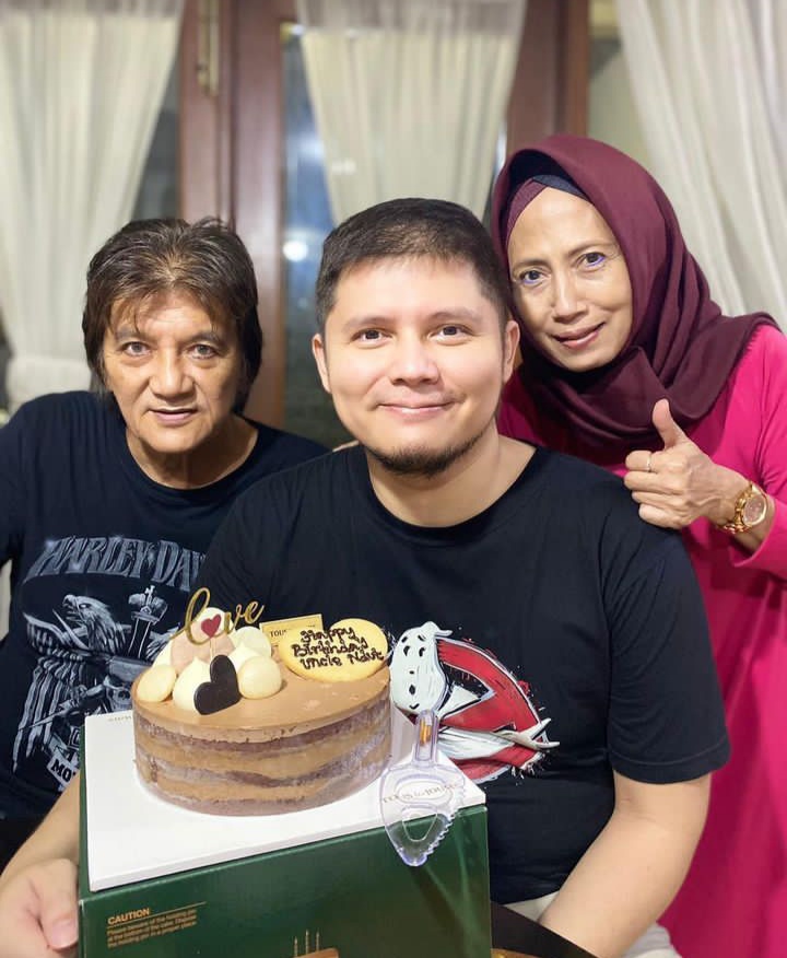 kemesraan George Rudy dengan pasangan asli © 2023 brilio.net kemesraan George Rudy dengan pasangan asli © 2023 brilio.net