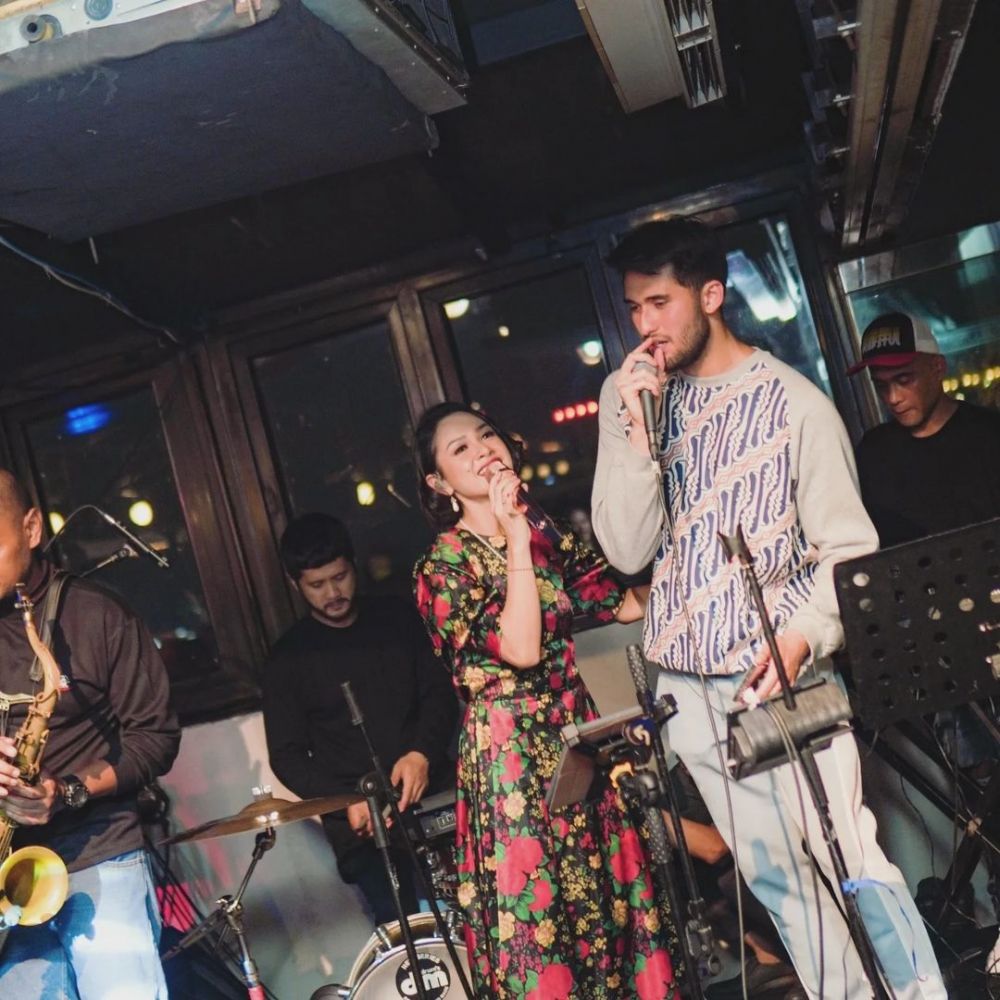 momen kedekatan wulan guritno dan calon mertua jadi sorotan ©