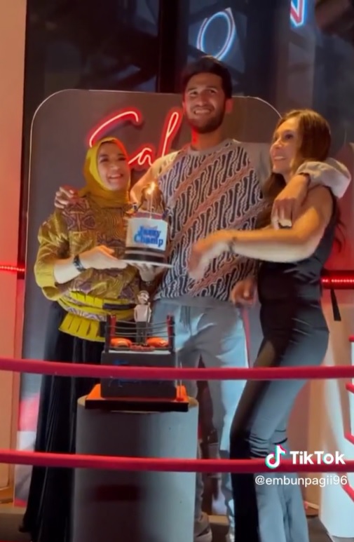 momen kedekatan wulan guritno dan calon mertua jadi sorotan ©