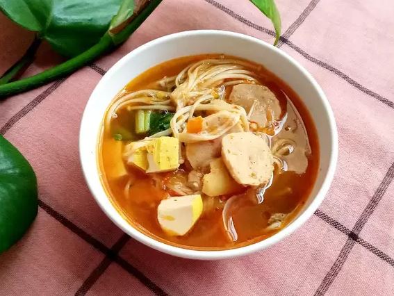 11 Resep olahan jamur enoki berkuah, segar, dan cocok disantap saat musim hujan