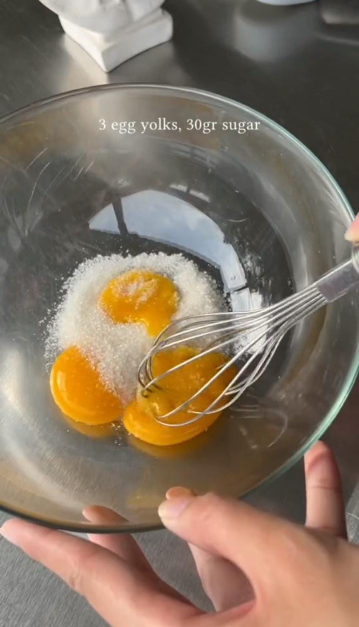 7 Cara membuat creme brulee viral yang lembut tanpa menggunakan oven, dijamin antigagal