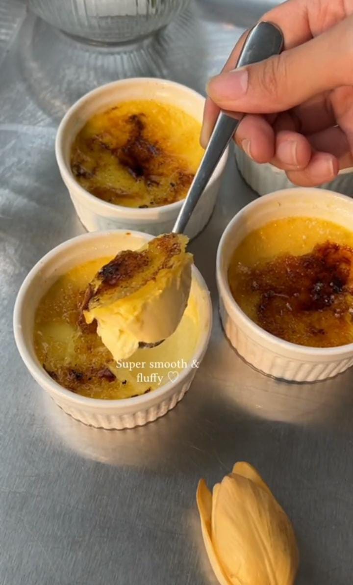 7 Cara membuat creme brulee viral yang lembut tanpa menggunakan oven, dijamin antigagal