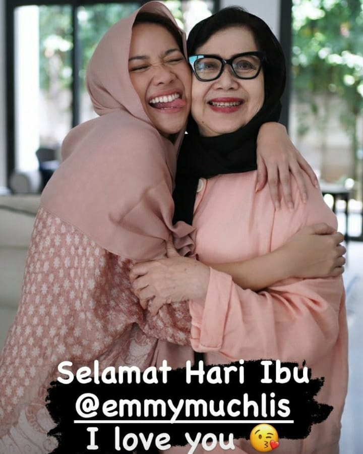 kebersamaan bcl dan ibu © instagram