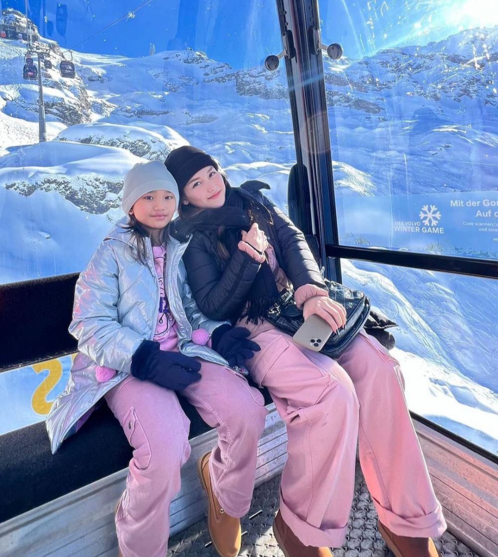 11 Gaya Ayu Ting Ting tampil bak anak gadis ini jadi sorotan © Instagram 11 Gaya Ayu Ting Ting tampil bak anak gadis ini jadi sorotan © Instagram