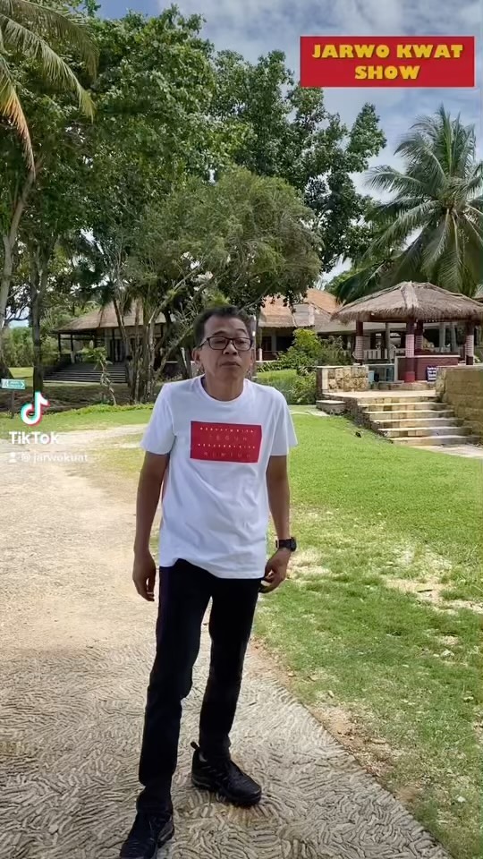 keseharian pak jalal ppt © berbagai sumber