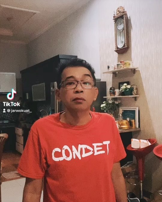 keseharian pak jalal ppt © berbagai sumber