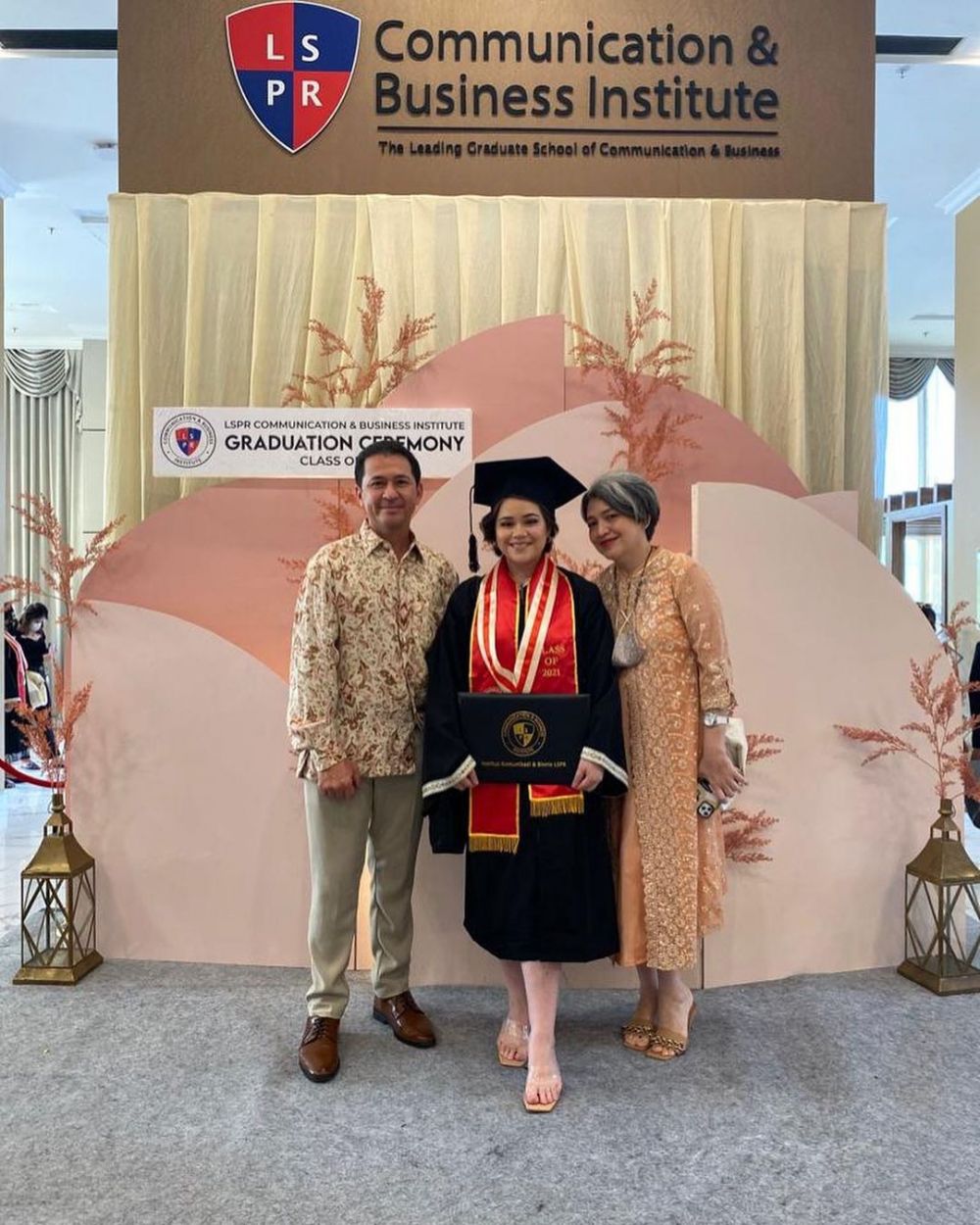 transformasi anak suzzanna di film telaga angker © berbagai sumber