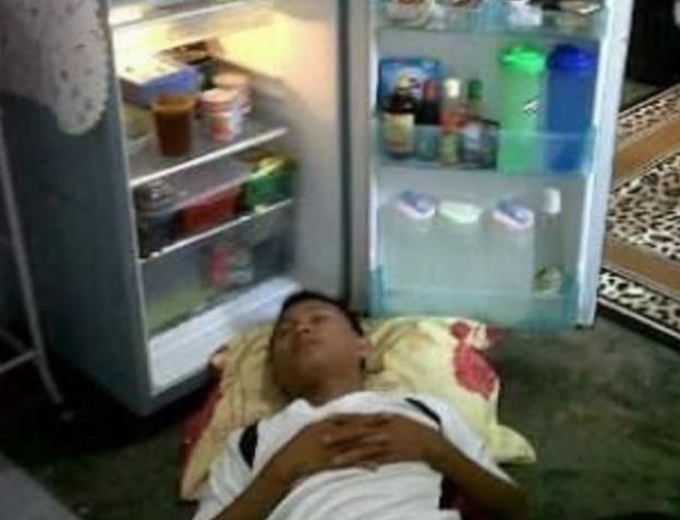 Potret kocak orang ngadem di kulkas Berbagai sumber