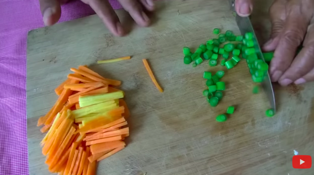 Trik mudah bikin adonan bakwan agar berongga, renyah, dan tidak menyerap minyak