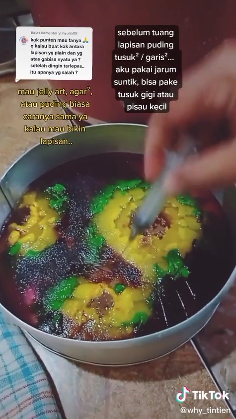 Trik menyusun puding lapis agar menempel sempurna, dijamin antigagal