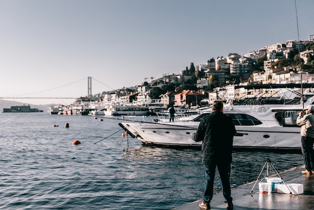 Arti mimpi memancing ikan menurut psikologi © 2023 brilio.net