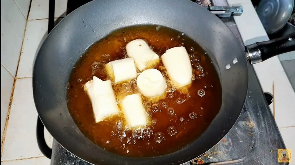 Trik menggoreng singkong yang keras karena berkualitas buruk agar bisa empuk dan cantik merekah