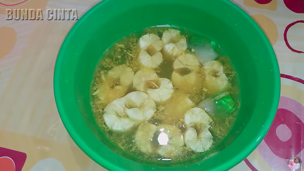 Tanpa perlu dikukus, ini trik bikin singkong goreng agar gurih, mekar, dan renyah tahan lama