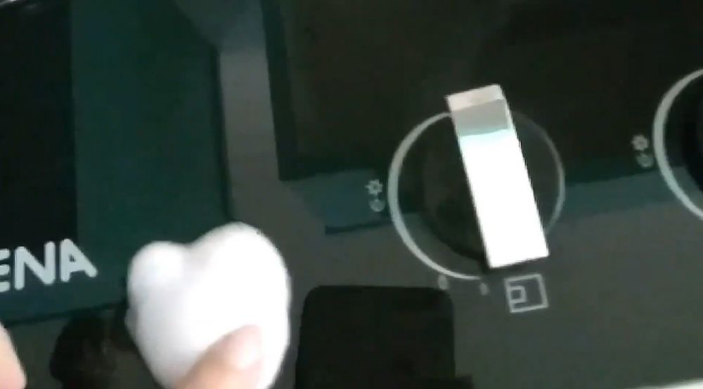 Cara membersihkan noda membandel di kaca kompor gas tanam, simpel hanya pakai dua bahan