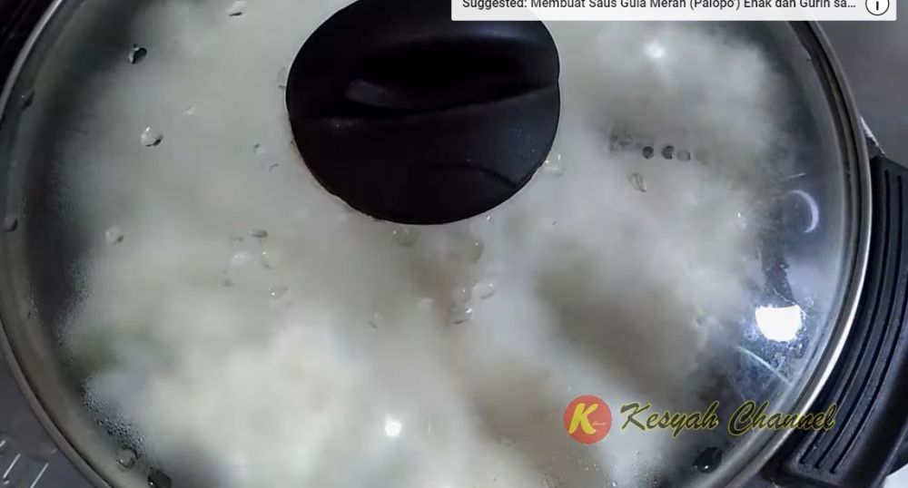 Cuma dikukus sekali, trik masak beras ketan ini antiribet dan hemat gas