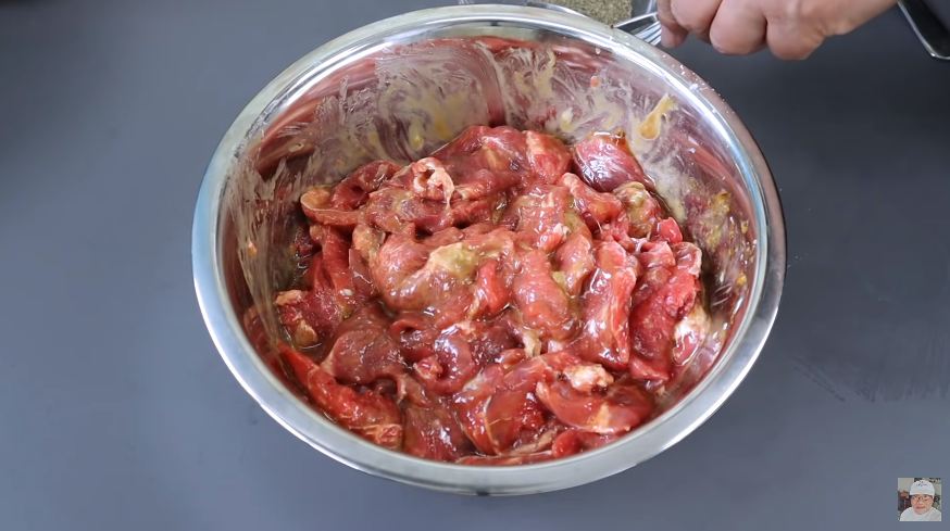 Tanpa perlu direbus, ini trik bikin tumis daging sapi agar empuk, enak, dan bumbu meresap sempurna