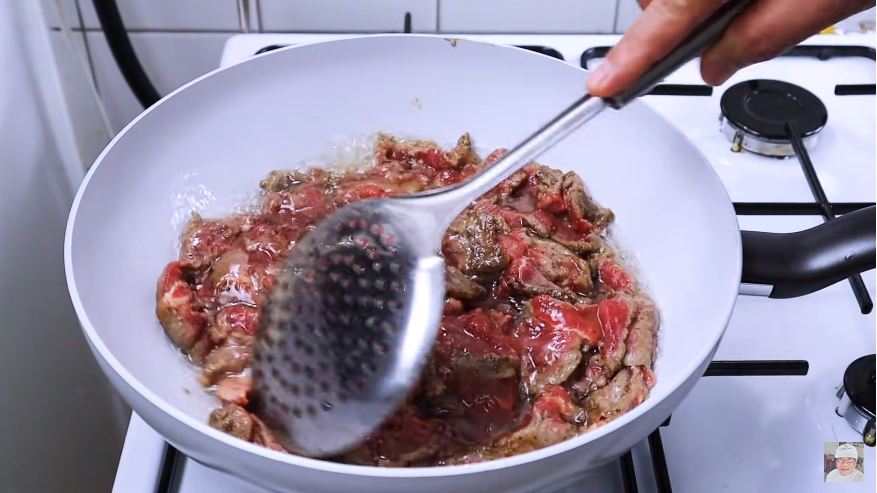 Tanpa perlu direbus, ini trik bikin tumis daging sapi agar empuk, enak, dan bumbu meresap sempurna