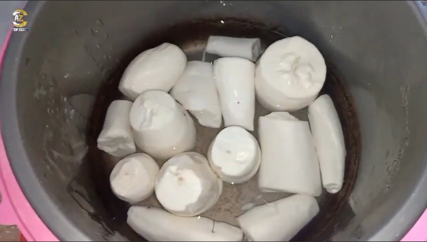 Bukan pakai api kompor, begini cara simpel merebus singkong agar empuk sampai ke dalam