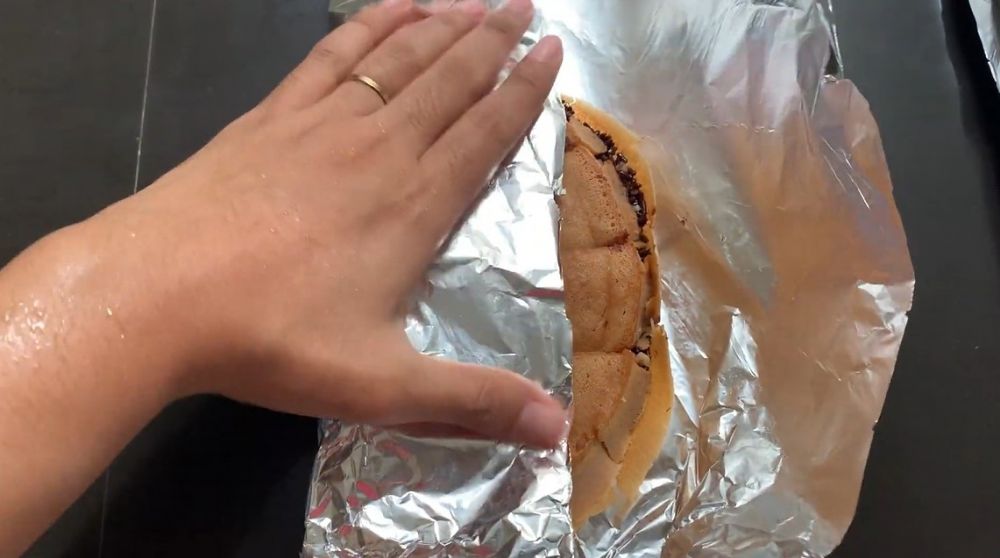 Tanpa microwave, begini trik menghangatkan sisa martabak manis agar tidak gosong