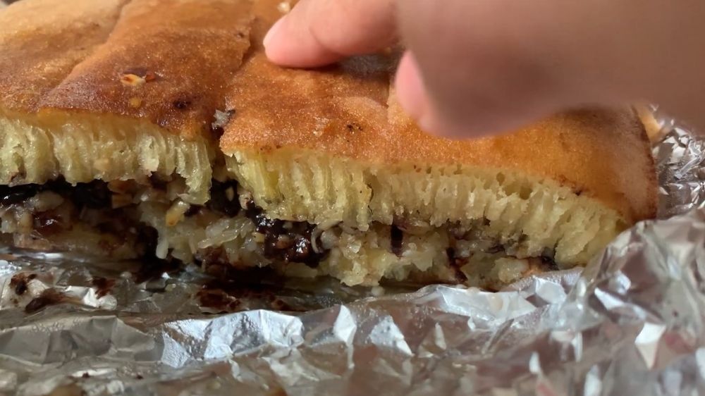 Tanpa microwave, begini trik menghangatkan sisa martabak manis agar tidak gosong