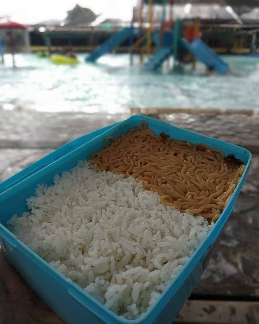 makan mi pakai nasi © berbagai sumber