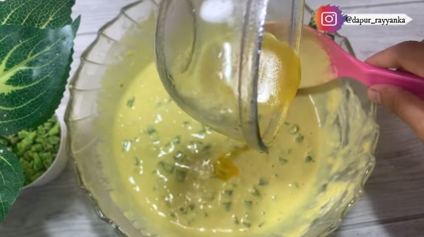 Trik bikin adonan mendoan Purwokerto makin renyah tahan lama saat digoreng, jangan asal pakai tepung