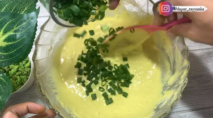 Trik bikin adonan mendoan Purwokerto makin renyah tahan lama saat digoreng, jangan asal pakai tepung