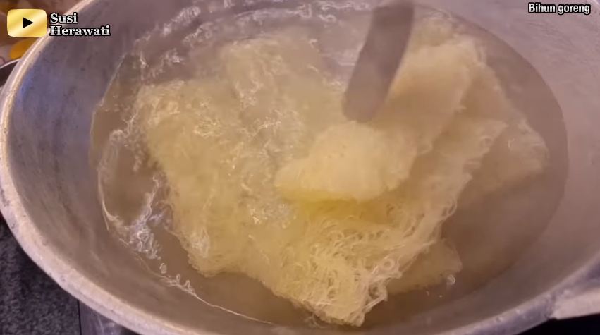 Trik mudah bikin bihun goreng ala resto yang enak, kering, dan warnanya cokelat merata