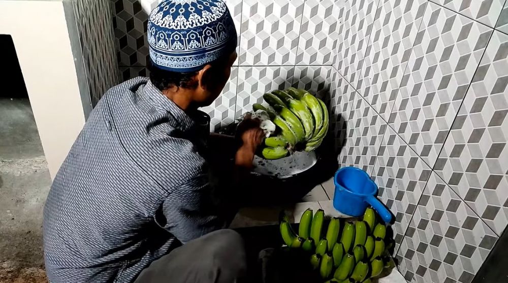 Tanpa bahan tambahan, begini trik mematangkan pisang cavendish agar kuningnya merata