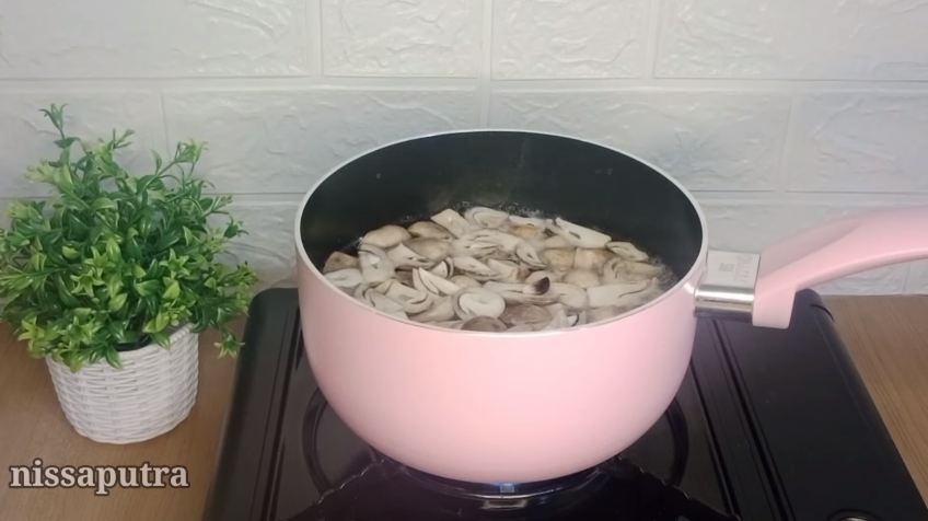 Cara menyimpan jamur merang agar awet hingga seminggu dan masih enak dikonsumsi