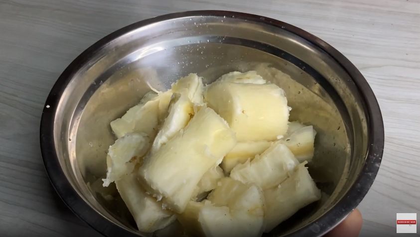 Tanpa tambahan tepung, ini trik bikin singkong krispi yang enak dan renyah meski sudah dingin