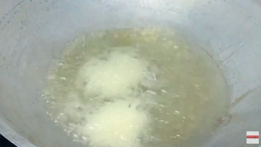 Tanpa tambahan tepung, ini trik bikin singkong krispi yang enak dan renyah meski sudah dingin