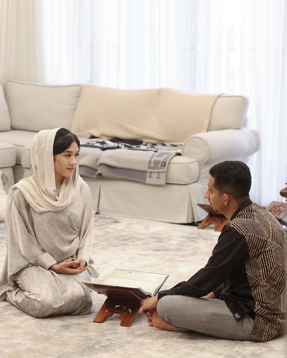 Erina Gudono ikut kajian Ramadhan © 2023 brilio.net Erina Gudono ikut kajian Ramadhan © 2023 brilio.net