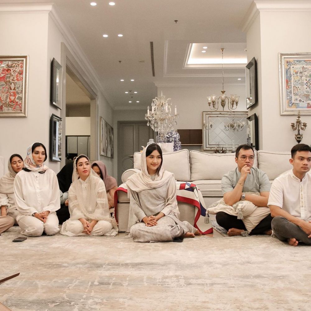 Erina Gudono ikut kajian Ramadhan © 2023 brilio.net