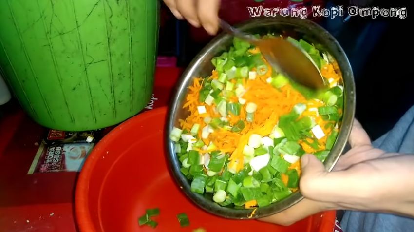 Tanpa baking powder, ini trik bikin bakwan yang mekar, enak, dan renyah semalaman