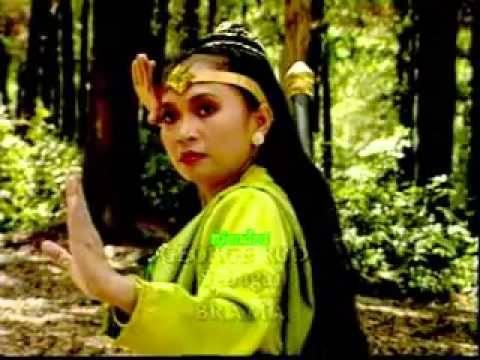 Elly Ermawati guru Agama film Suzanna © berbagai sumber