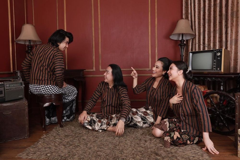 kebersamaan Ariel Tatum dan ibu sambung © Instagram