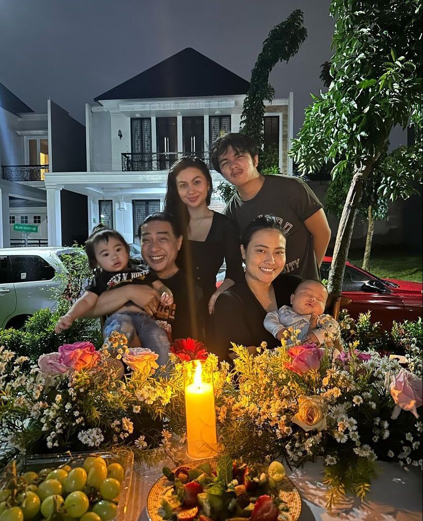 kebersamaan Ariel Tatum dan ibu sambung © Instagram kebersamaan Ariel Tatum dan ibu sambung © Instagram