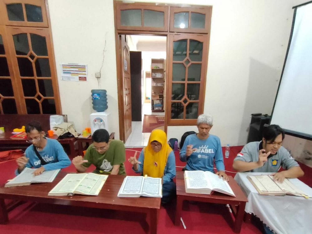 Belajar mengaji Alquran dengan bahasa isyarat bersama Komunitas Muslim Tuli Yogyakarta